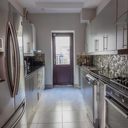Guestready - Lovely Base Near Oscar Wilde's House Semesterbostad