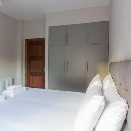 Ferienhaus Guestready - Lovely Base Near Oscar Wilde's House *